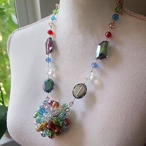 Rare, beautiful Vintage Multicolor Crystal Glass Beaded 13.5" Necklace.